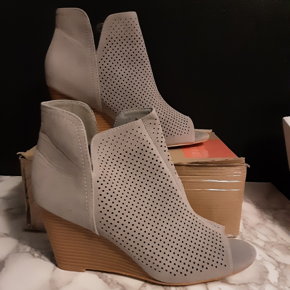 Journee collection open toe wedge